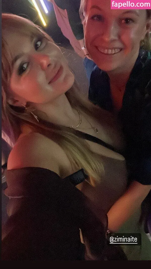 DonaSpock Onlyfans Photo Gallery 