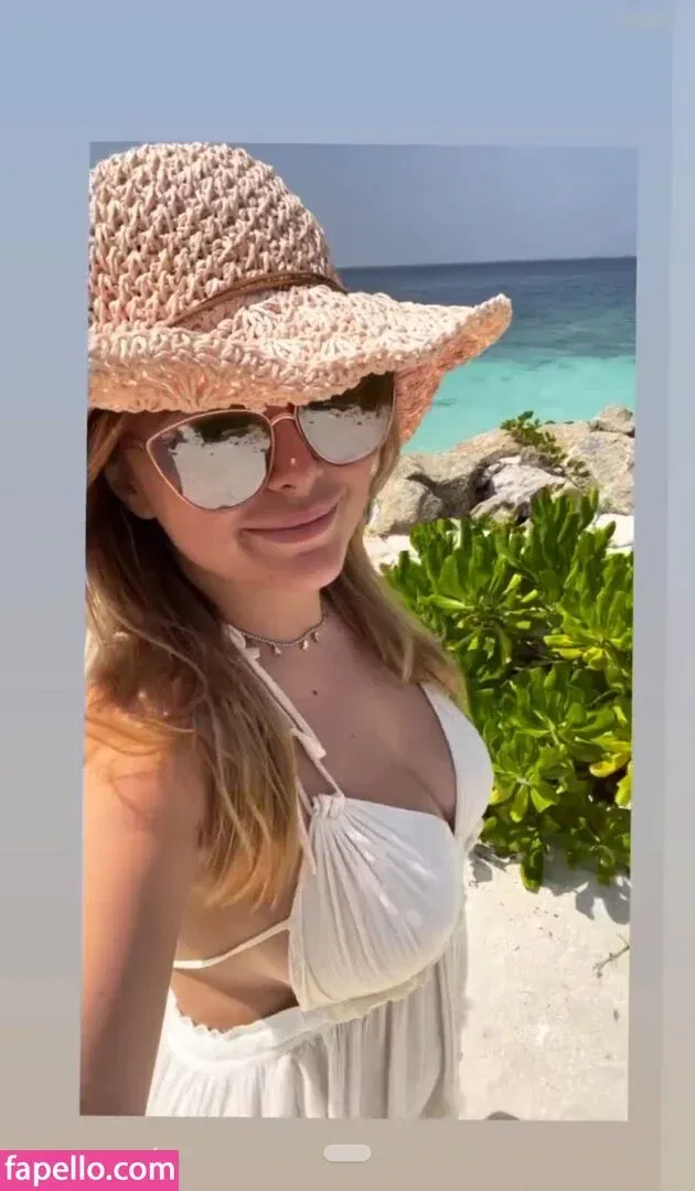 DonaSpock Onlyfans Photo Gallery 