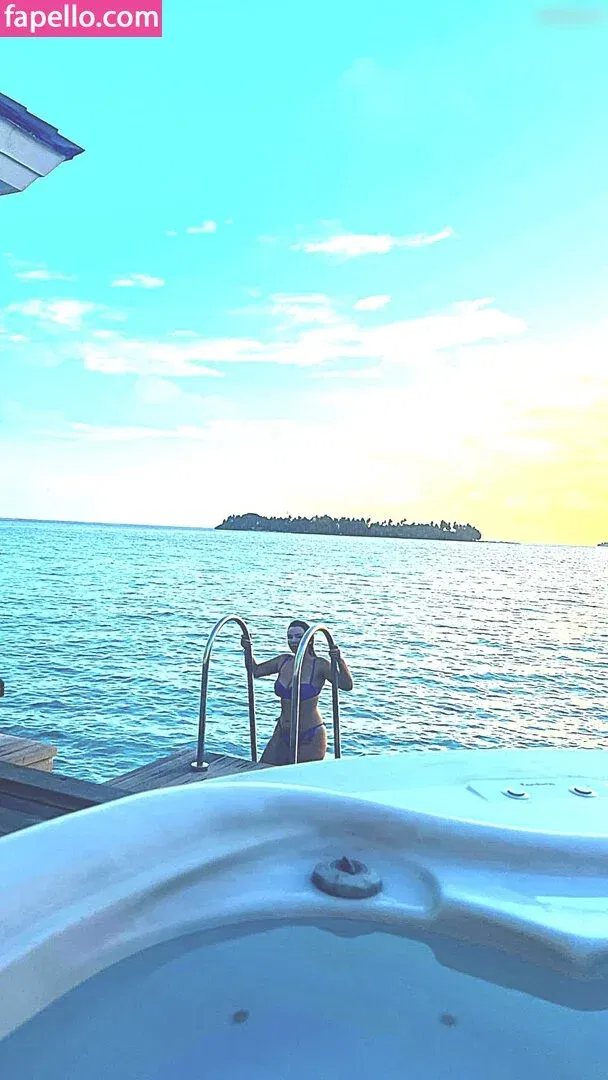 DonaSpock Onlyfans Photo Gallery 