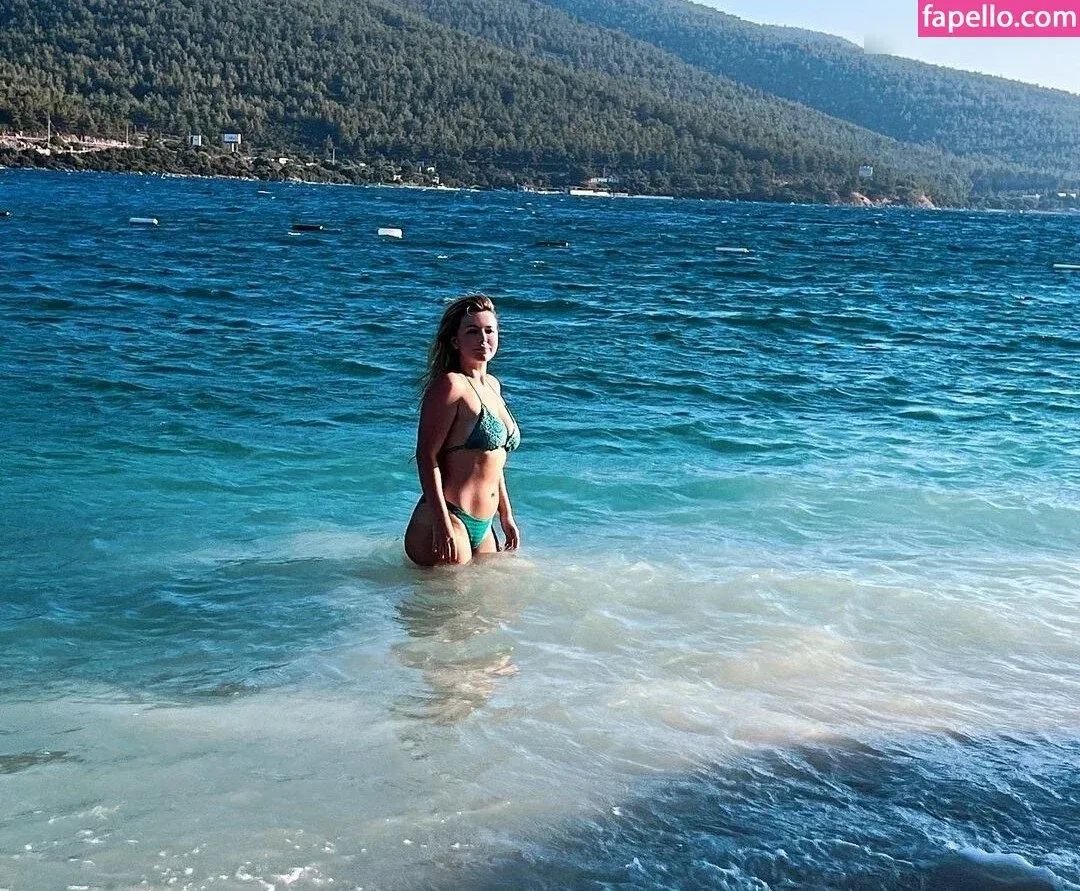 DonaSpock Onlyfans Photo Gallery 