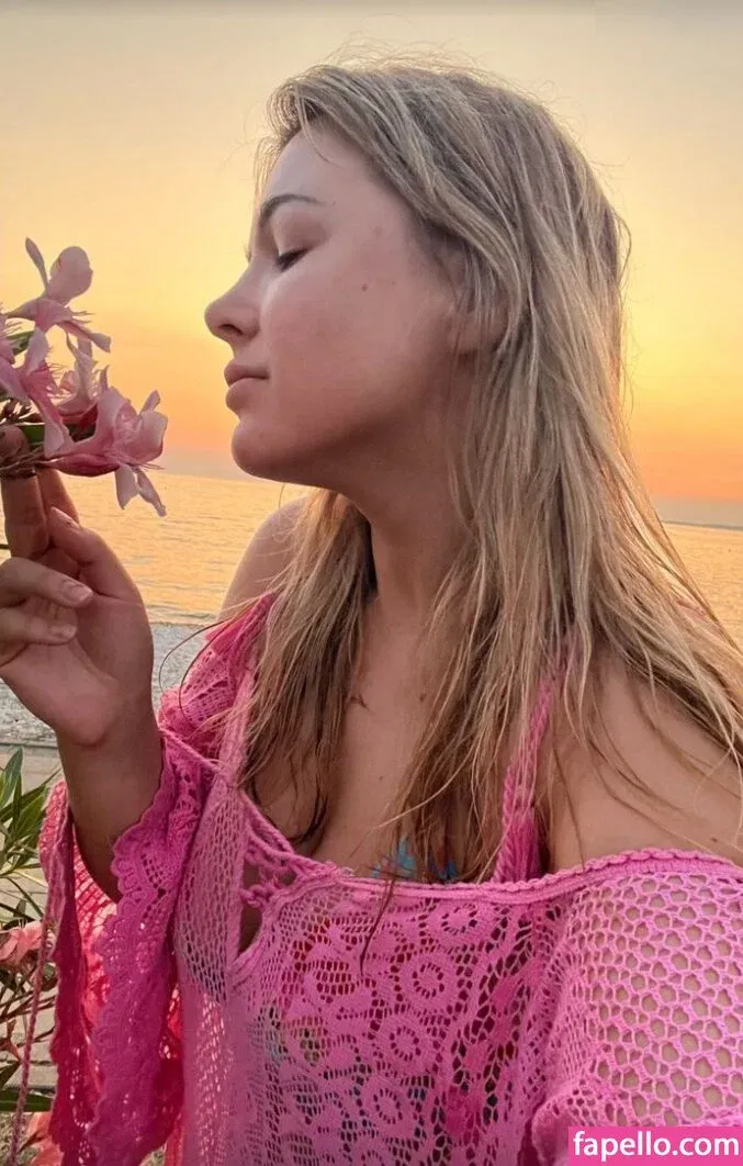 DonaSpock Onlyfans Photo Gallery 