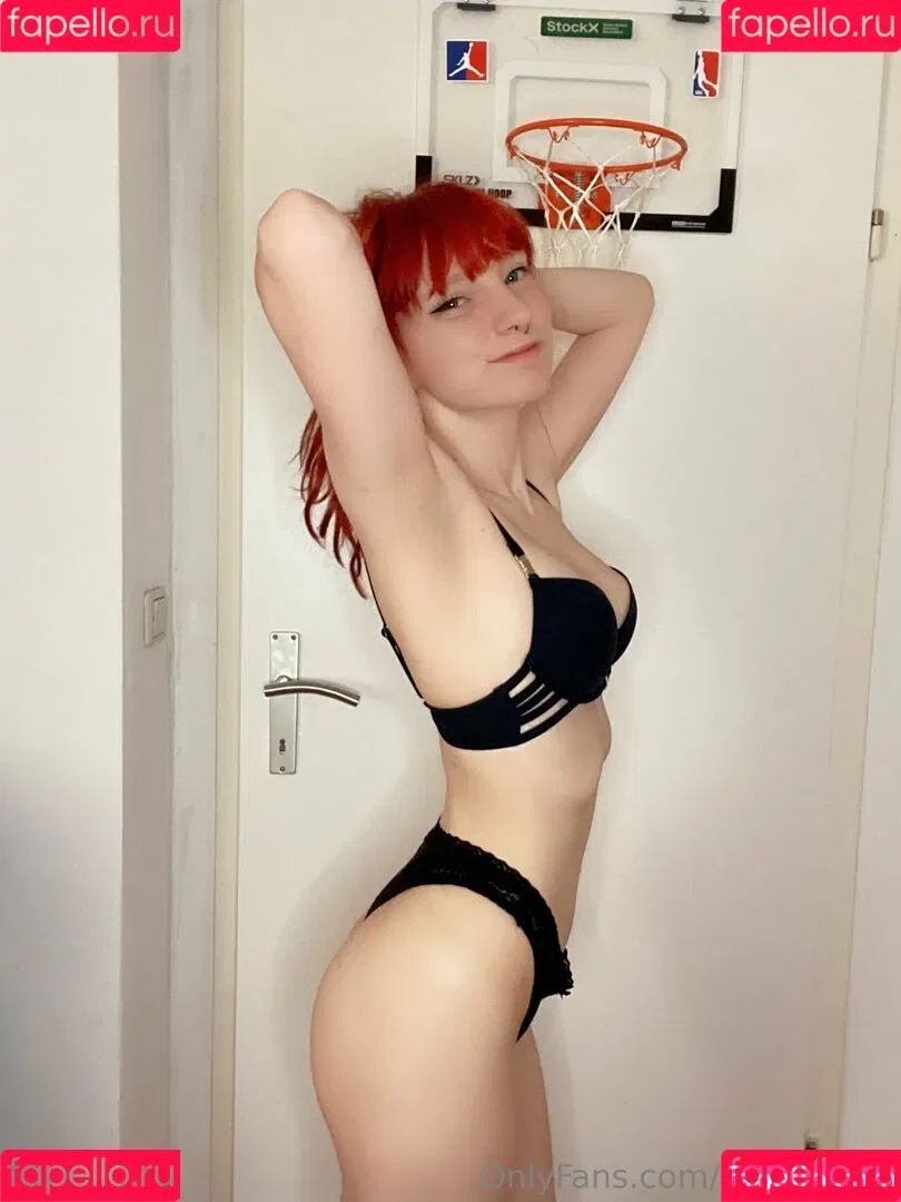 Anniee.red Onlyfans Photo Gallery 