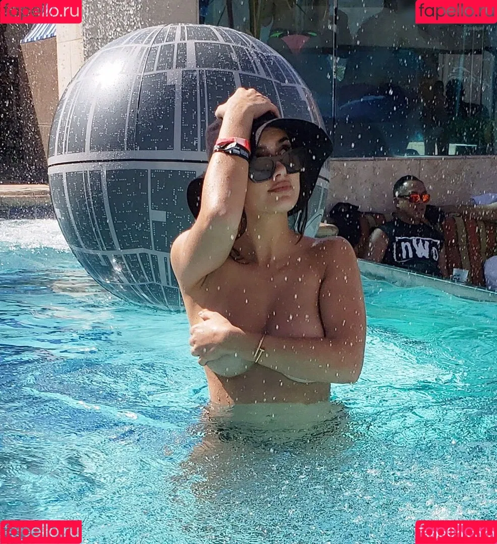 Tao Wickrath Onlyfans Photo Gallery 
