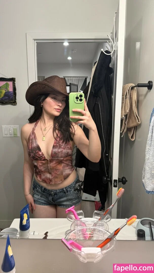 Liana Chau / liana_del_rey Onlyfans Photo Gallery 