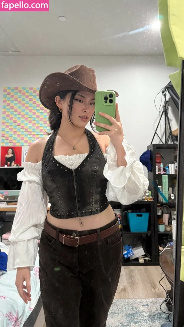 Liana Chau / liana_del_rey Onlyfans Photo Gallery 