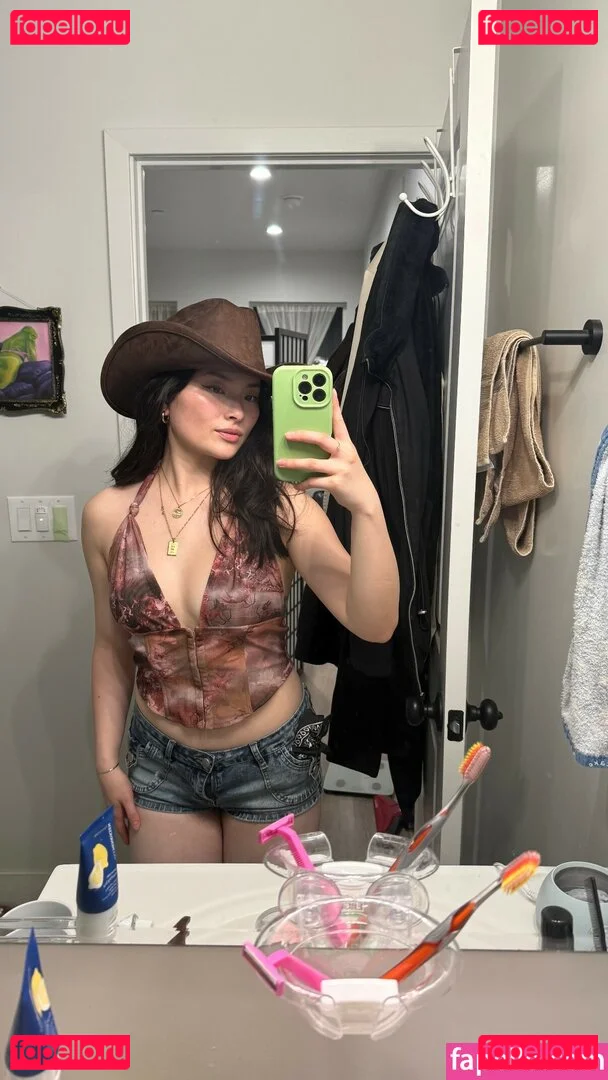 Liana Chau / liana_del_rey Onlyfans Photo Gallery 