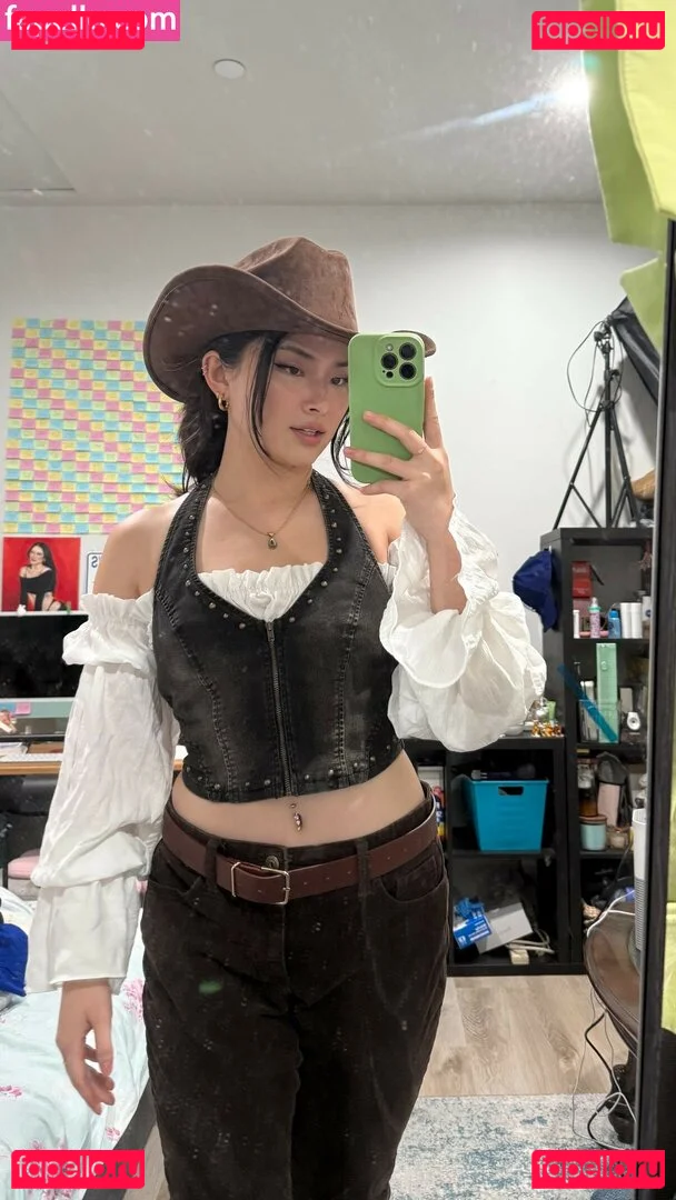 Liana Chau / liana_del_rey Onlyfans Photo Gallery 