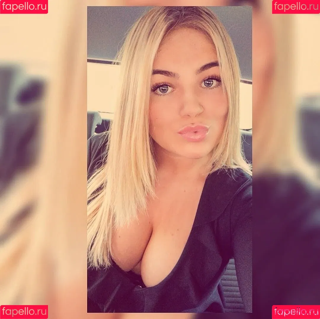 Naomi M Onlyfans Photo Gallery 