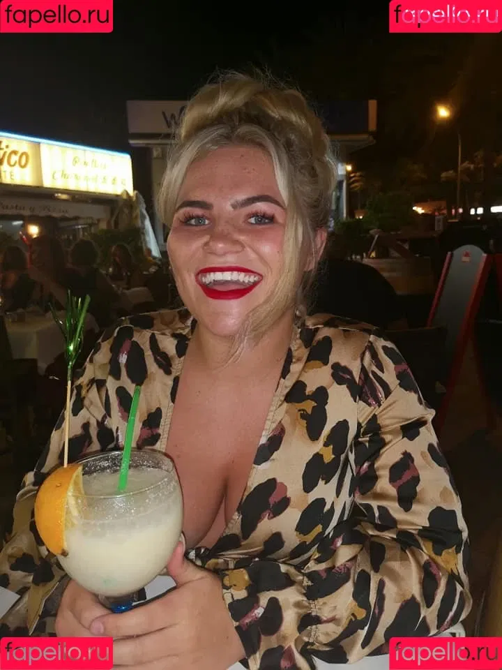 Naomi M Onlyfans Photo Gallery 