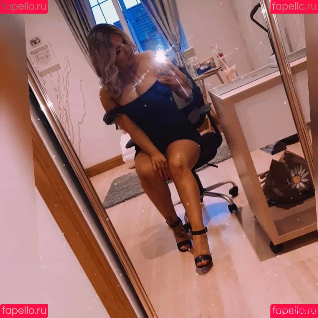 Naomi M Onlyfans Photo Gallery 