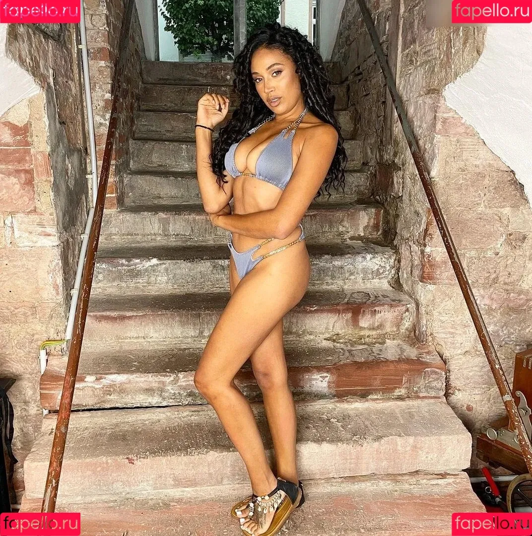 Sarah Joelle Jahnel Onlyfans Photo Gallery 