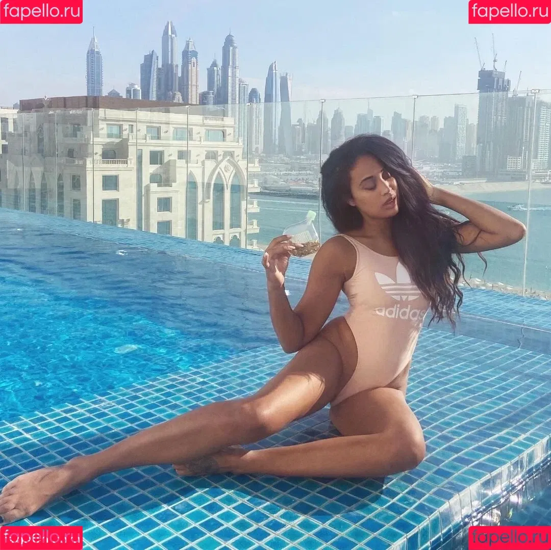 Sarah Joelle Jahnel Onlyfans Photo Gallery 