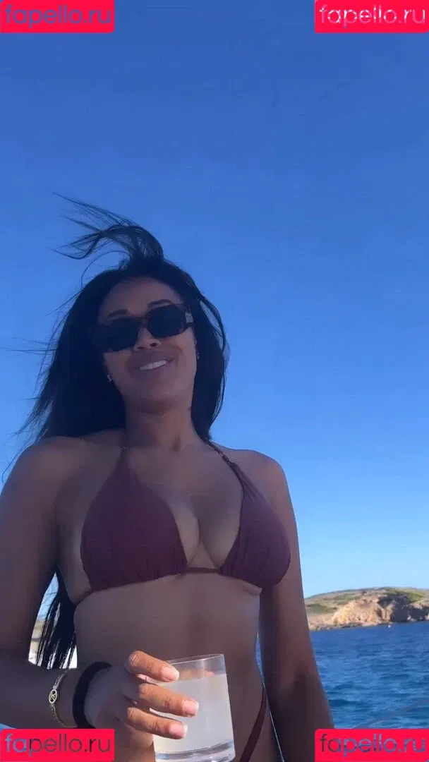 Sarah Joelle Jahnel Onlyfans Photo Gallery 