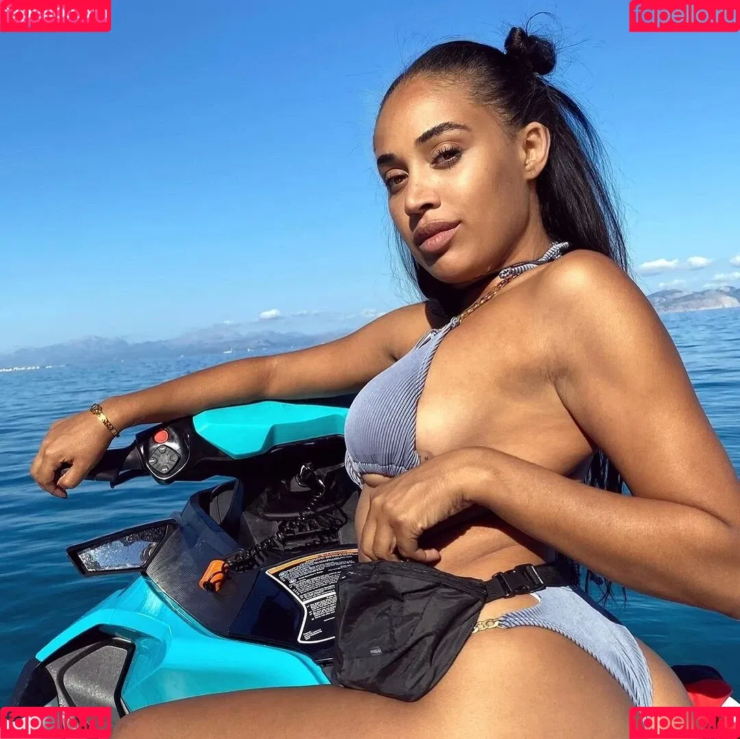 Sarah Joelle Jahnel Onlyfans Photo Gallery 