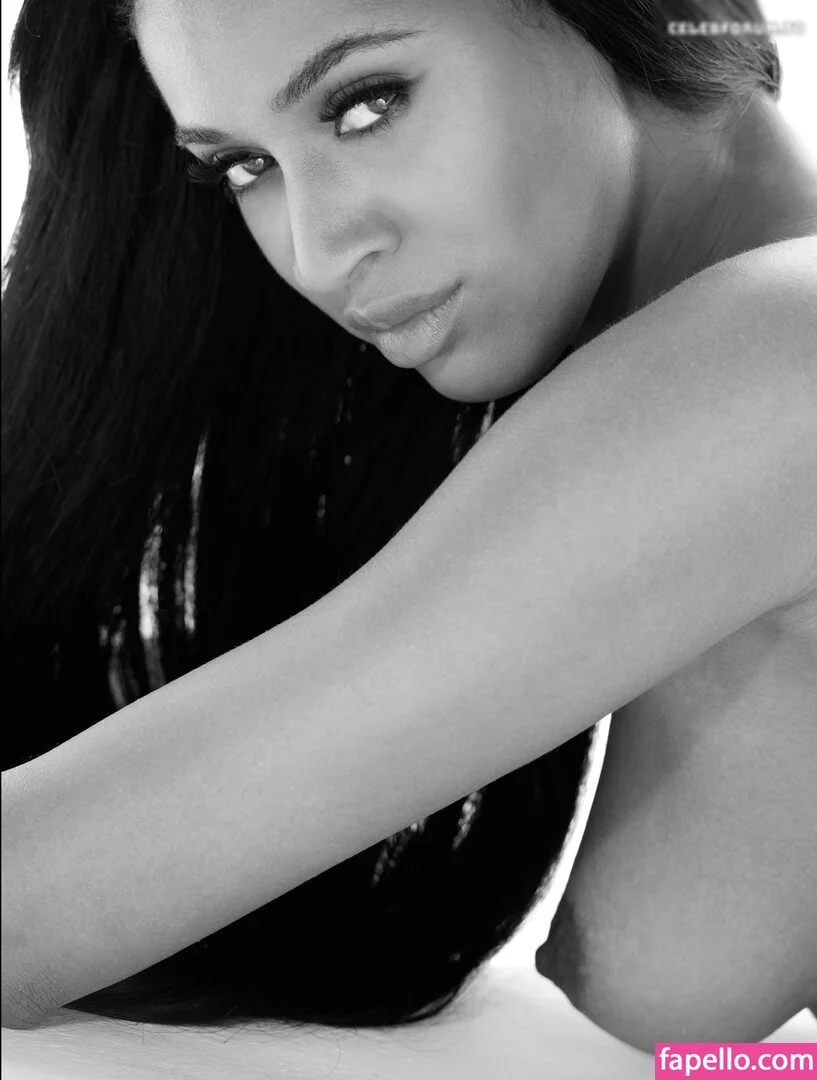 Sarah Joelle Jahnel Onlyfans Photo Gallery 