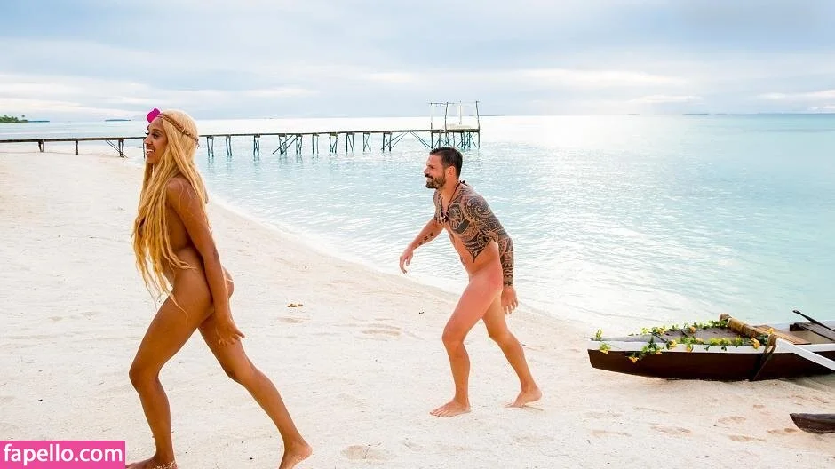 Sarah Joelle Jahnel Onlyfans Photo Gallery 