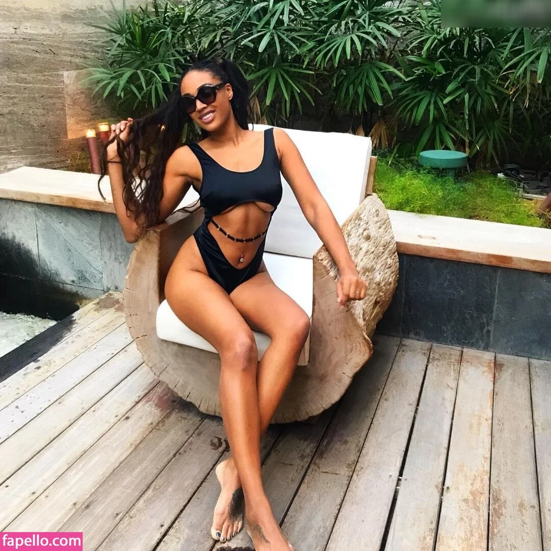 Sarah Joelle Jahnel Onlyfans Photo Gallery 