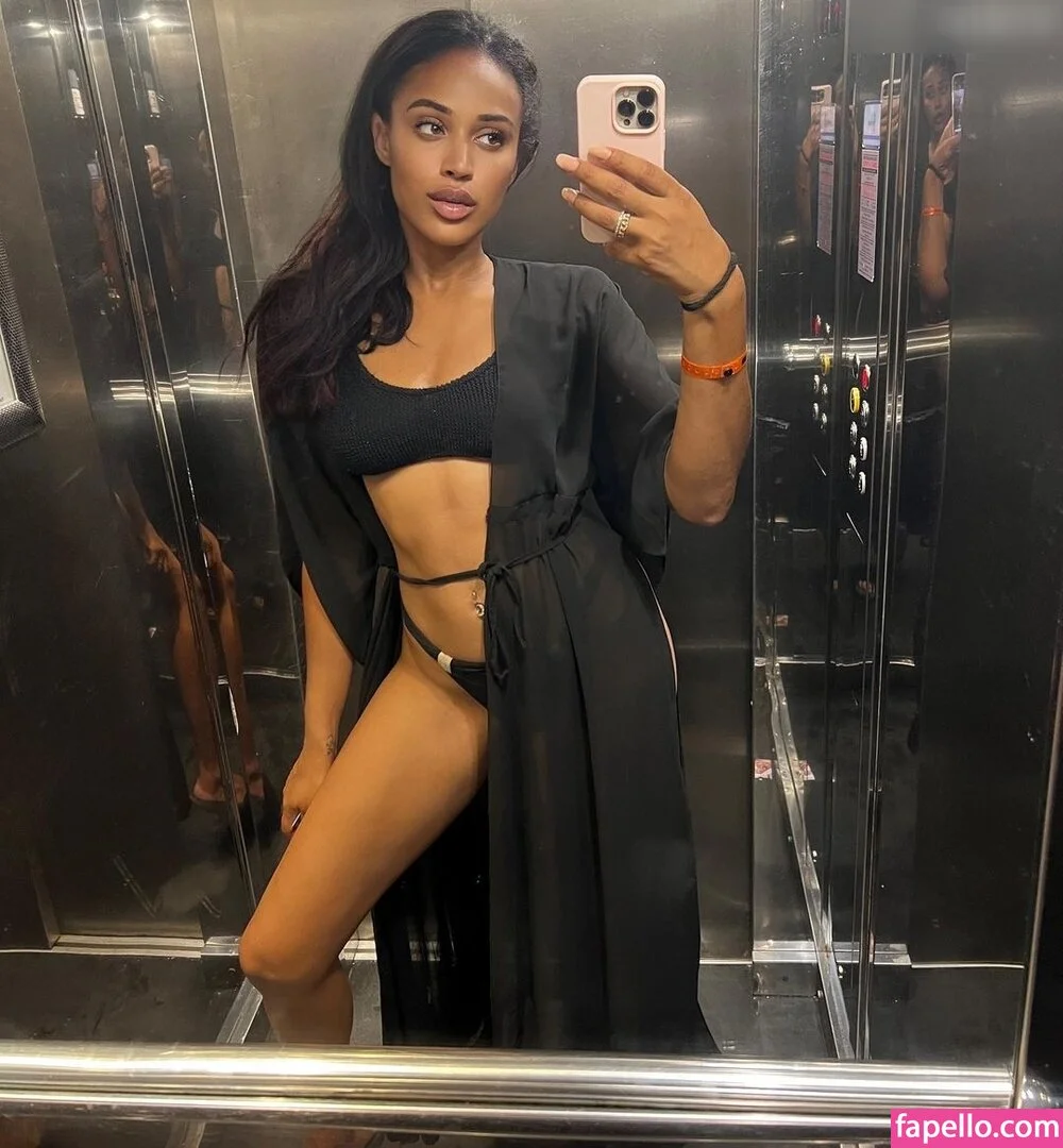 Sarah Joelle Jahnel Onlyfans Photo Gallery 