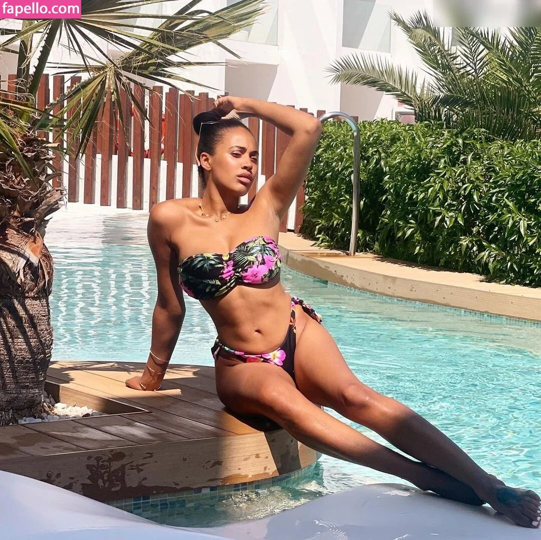 Sarah Joelle Jahnel Onlyfans Photo Gallery 