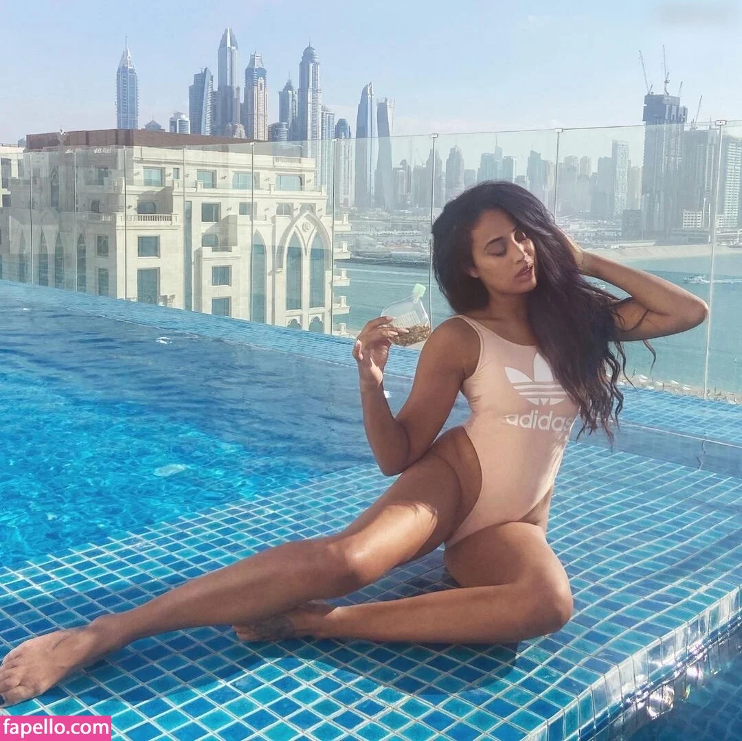 Sarah Joelle Jahnel Onlyfans Photo Gallery 