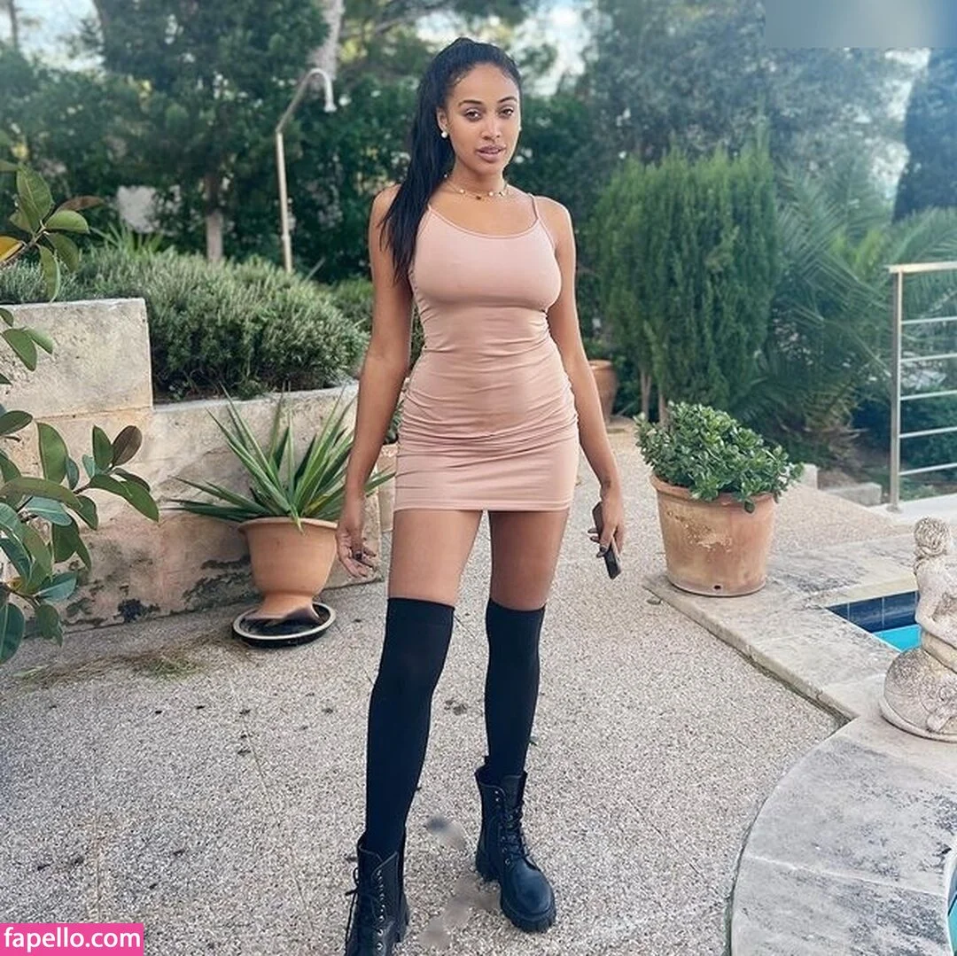 Sarah Joelle Jahnel Onlyfans Photo Gallery 