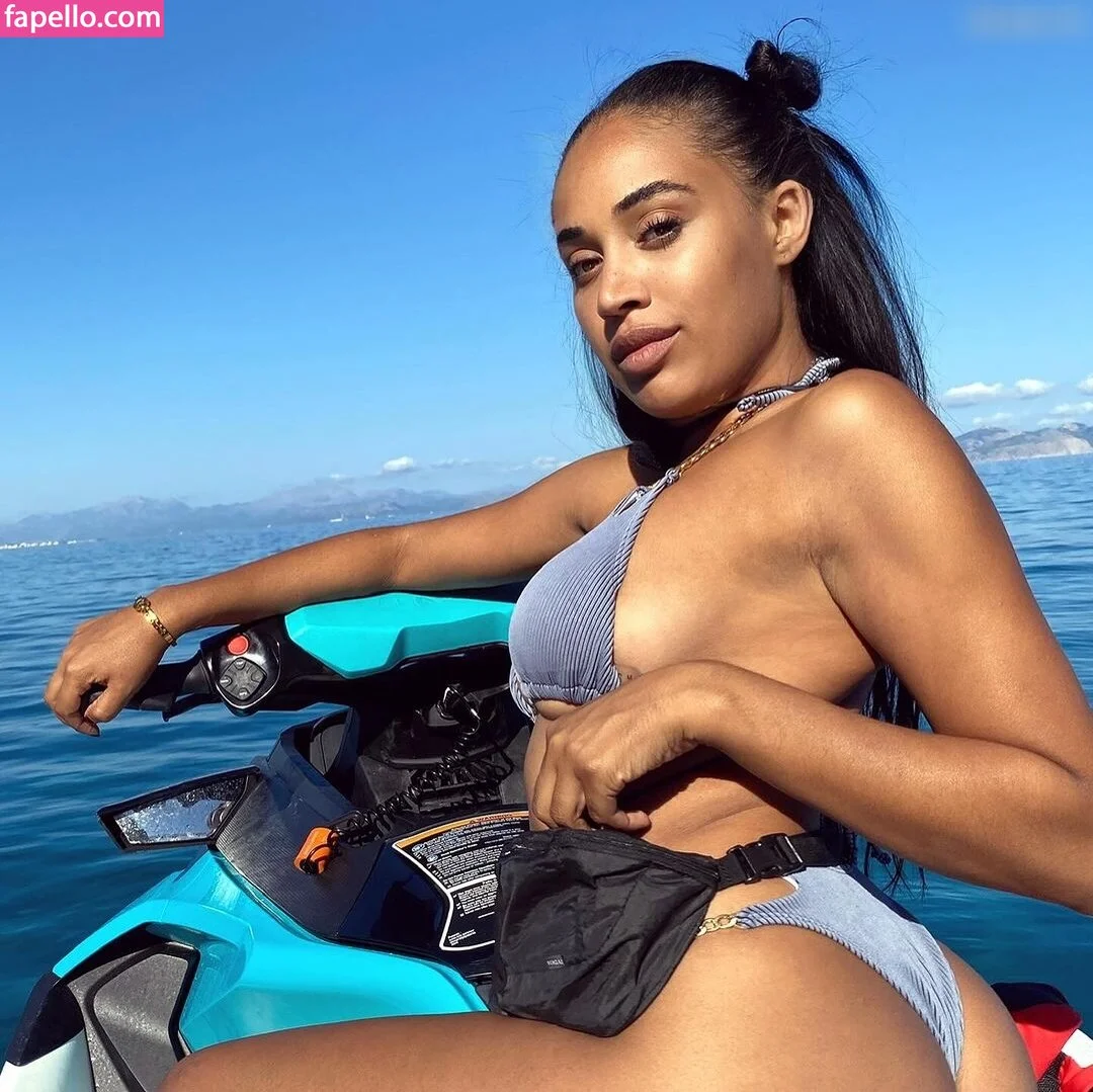 Sarah Joelle Jahnel Onlyfans Photo Gallery 