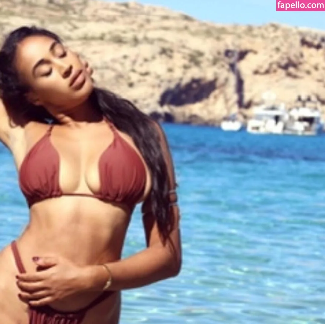 Sarah Joelle Jahnel Onlyfans Photo Gallery 