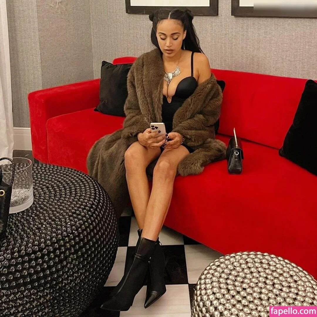 Sarah Joelle Jahnel Onlyfans Photo Gallery 