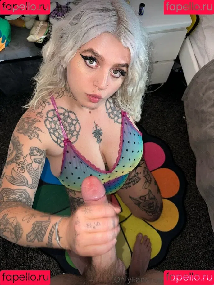 Maz Crystal Onlyfans Photo Gallery 