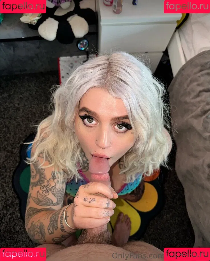 Maz Crystal Onlyfans Photo Gallery 