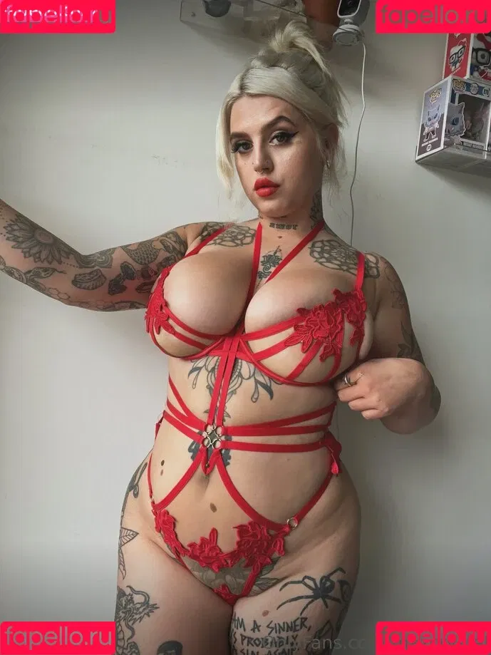 Maz Crystal Onlyfans Photo Gallery 