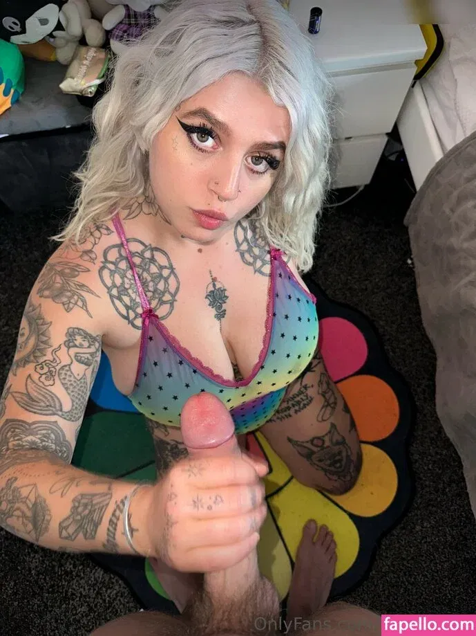 Maz Crystal Onlyfans Photo Gallery 