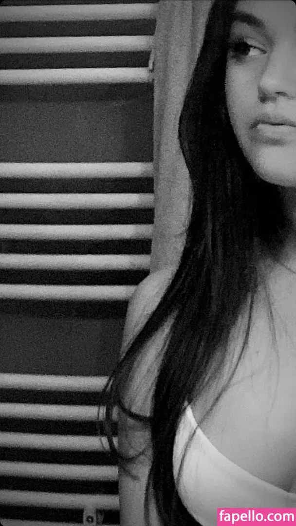 emmy_almyy Onlyfans Photo Gallery 