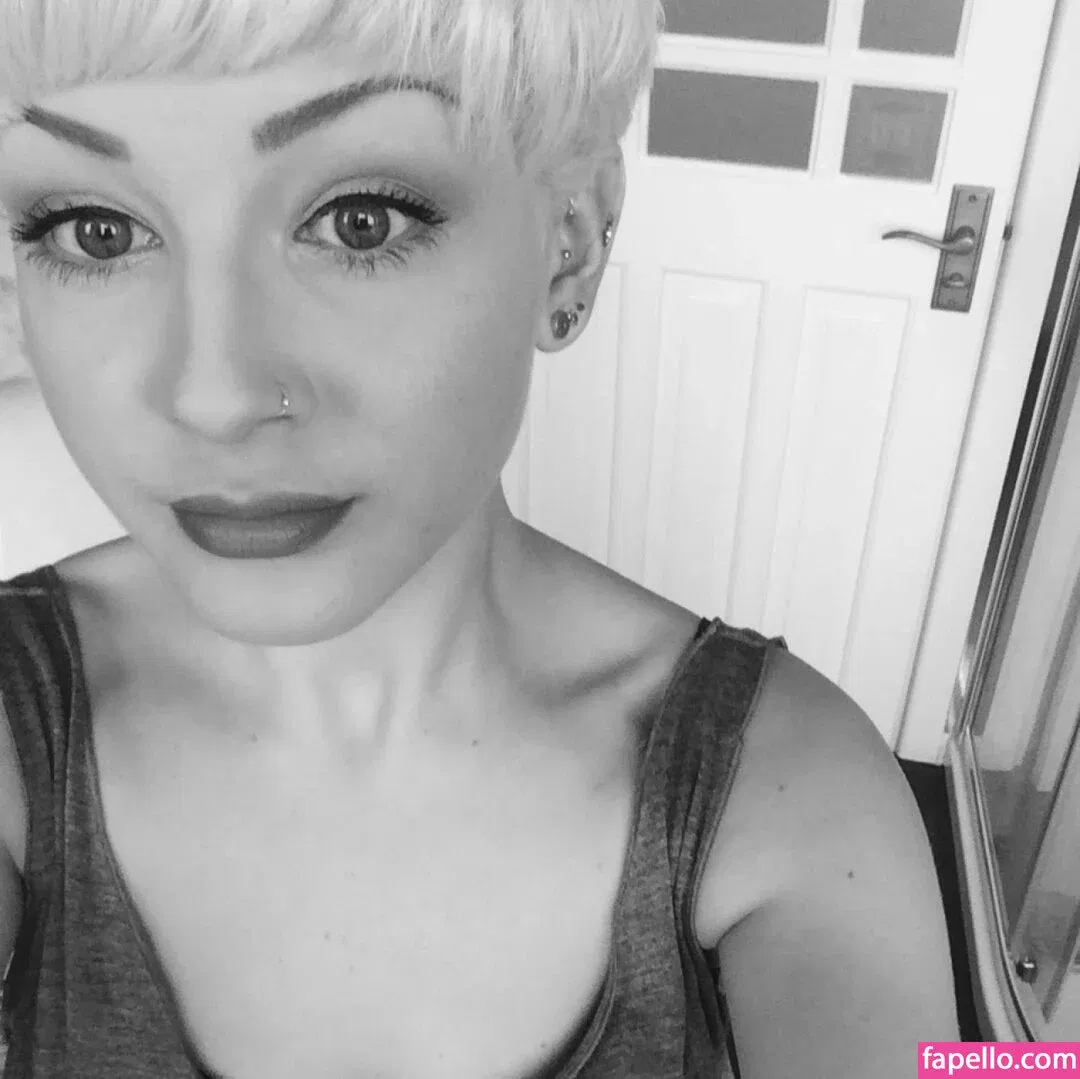 emmy_almyy Onlyfans Photo Gallery 