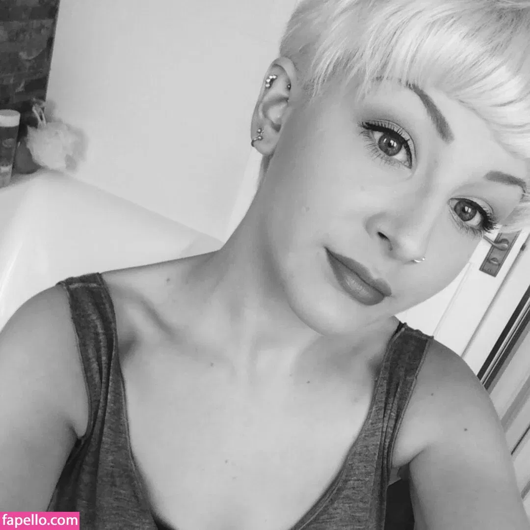 emmy_almyy Onlyfans Photo Gallery 