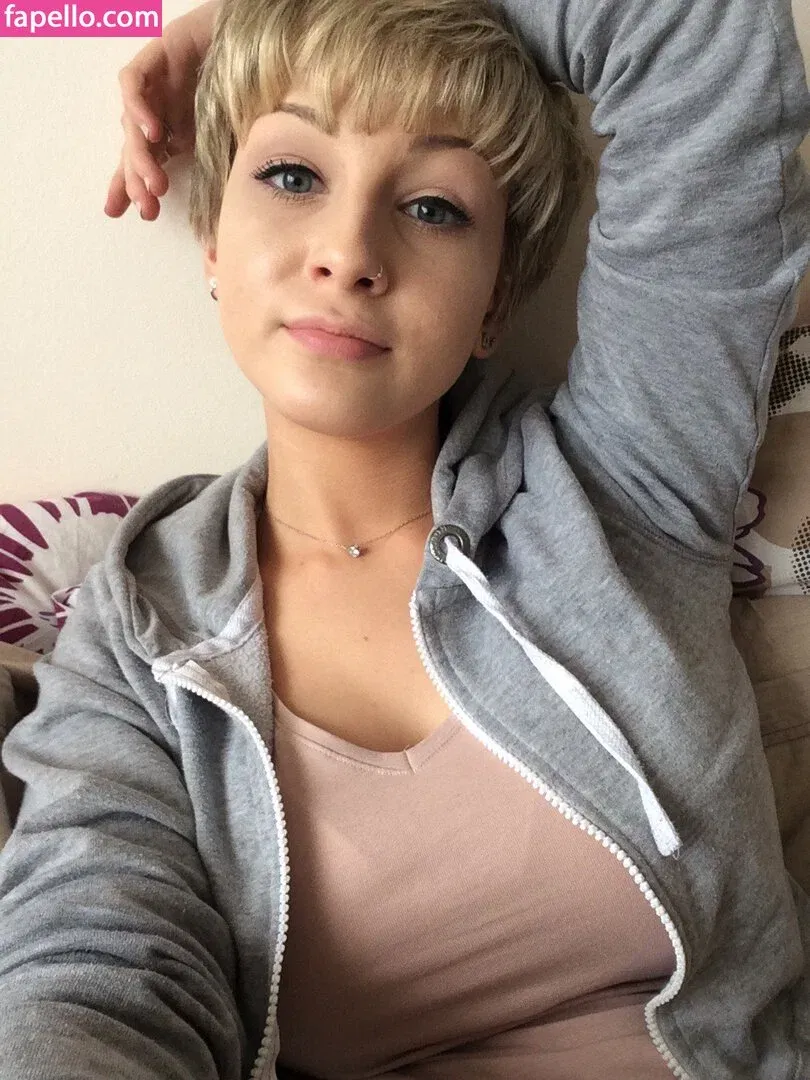 emmy_almyy Onlyfans Photo Gallery 