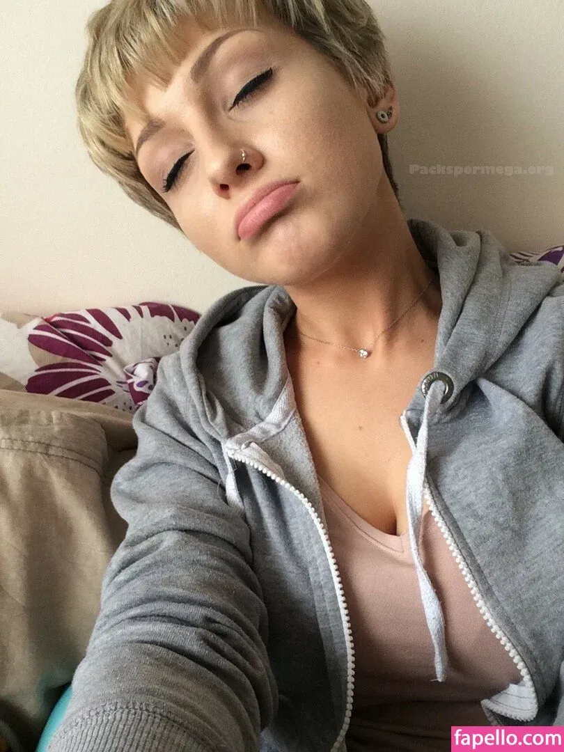 emmy_almyy Onlyfans Photo Gallery 