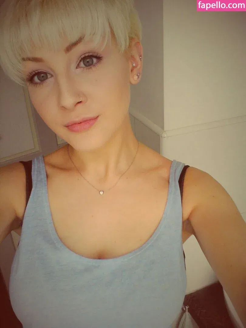 emmy_almyy Onlyfans Photo Gallery 