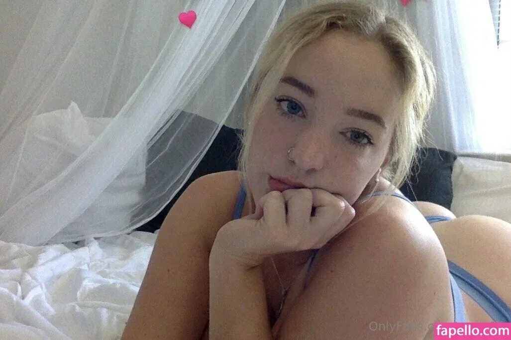 emmy_almyy Onlyfans Photo Gallery 