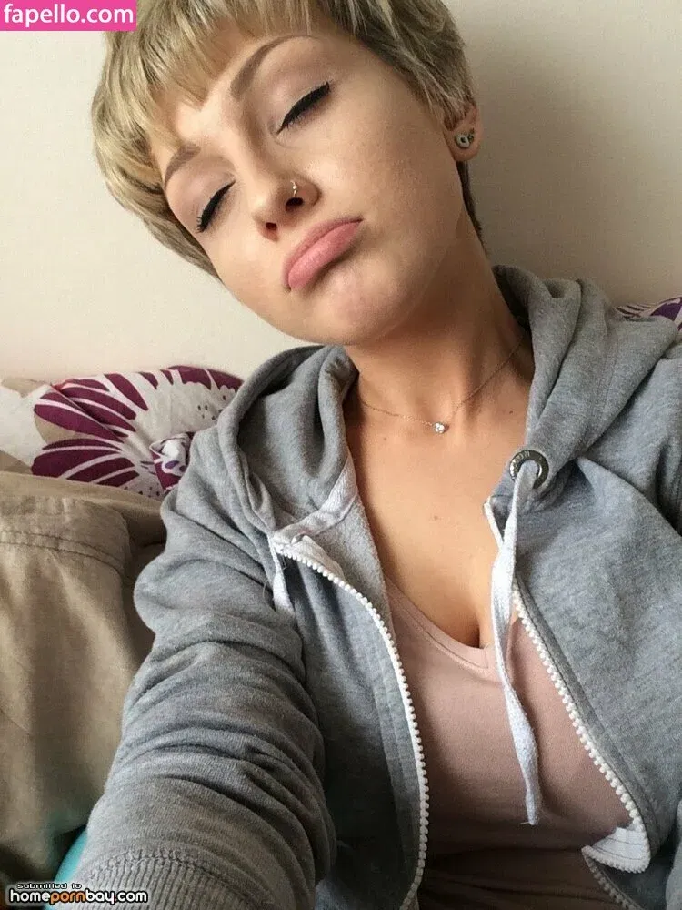 emmy_almyy Onlyfans Photo Gallery 