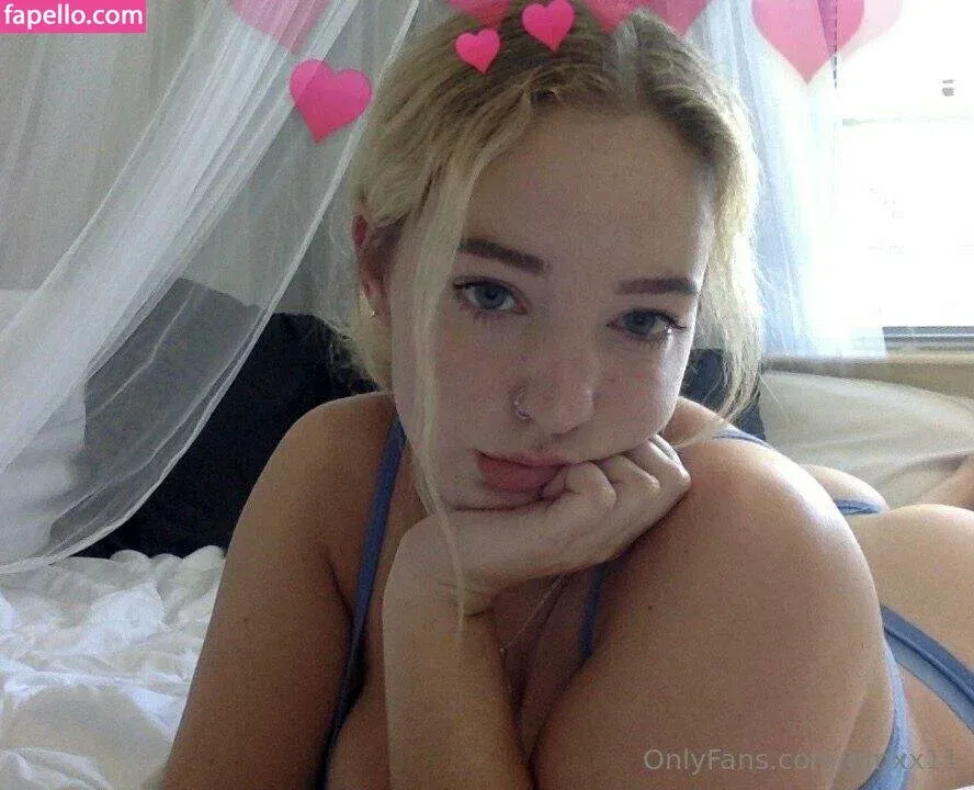 emmy_almyy Onlyfans Photo Gallery 