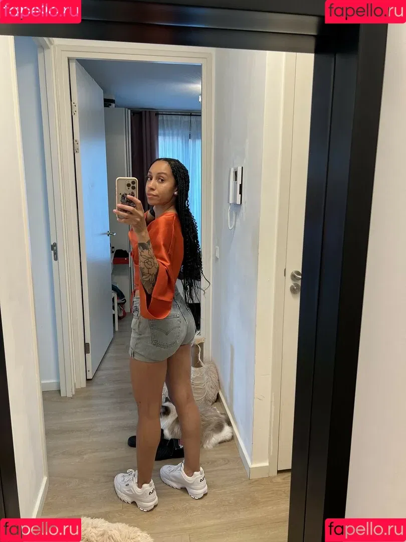 samora Onlyfans Photo Gallery 