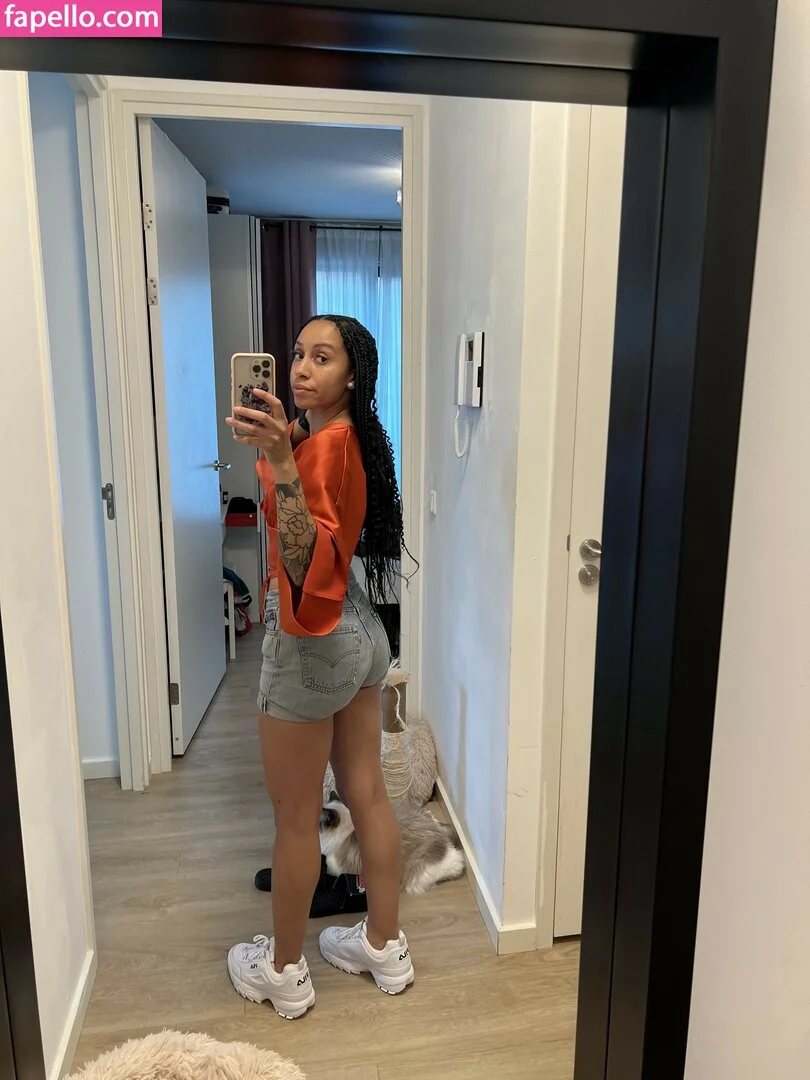 samora Onlyfans Photo Gallery 