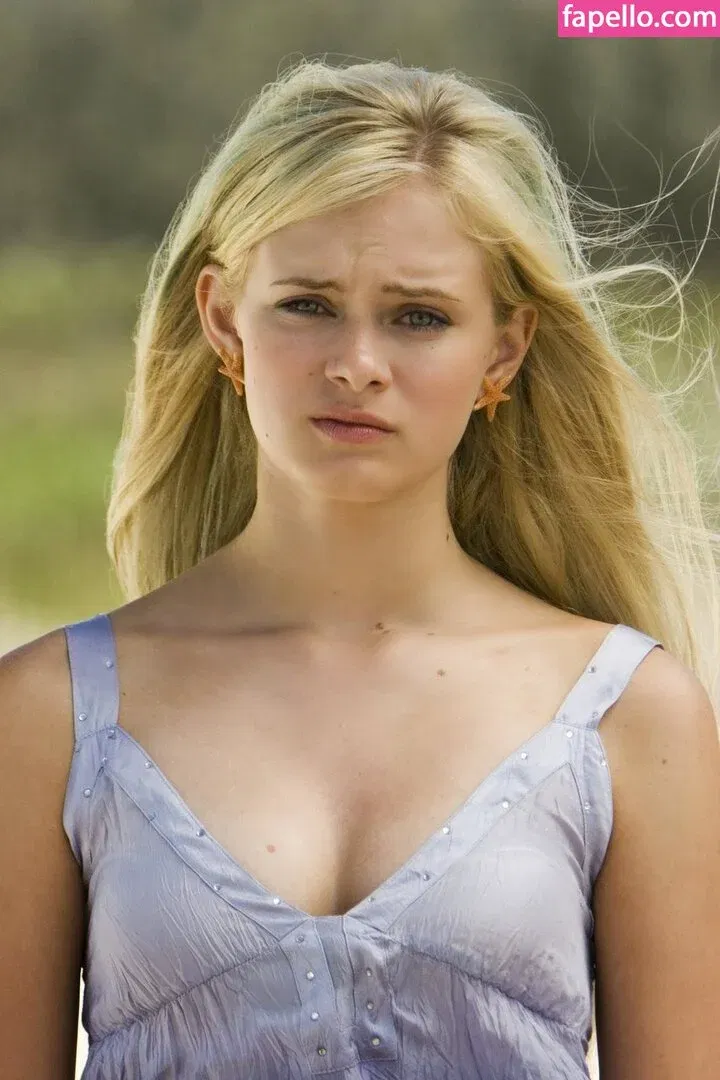 Sara Paxton Onlyfans Photo Gallery 