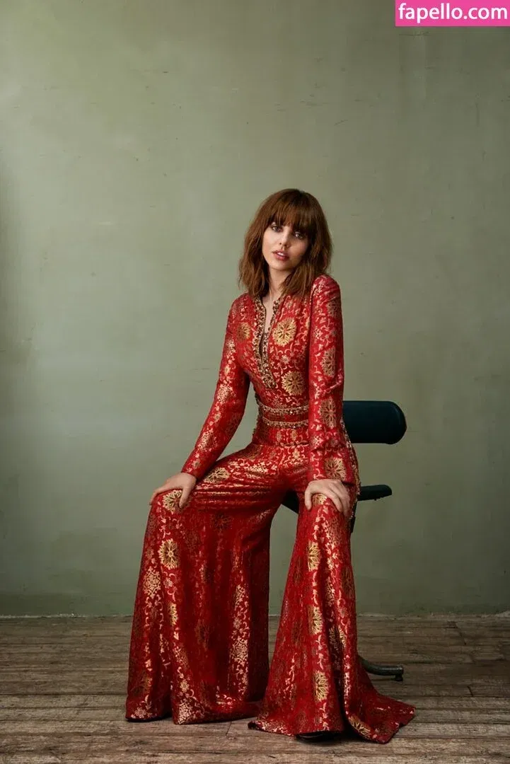 Ophelia Lovibond Onlyfans Photo Gallery 