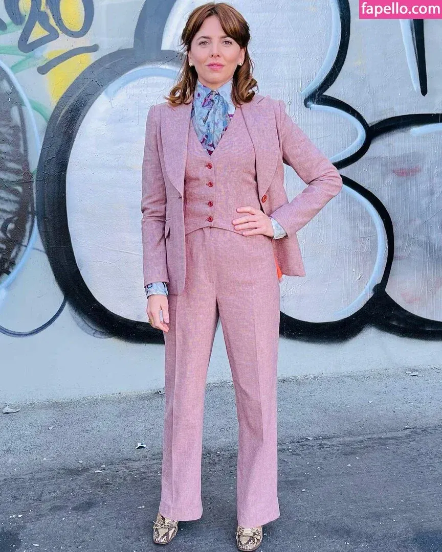 Ophelia Lovibond Onlyfans Photo Gallery 