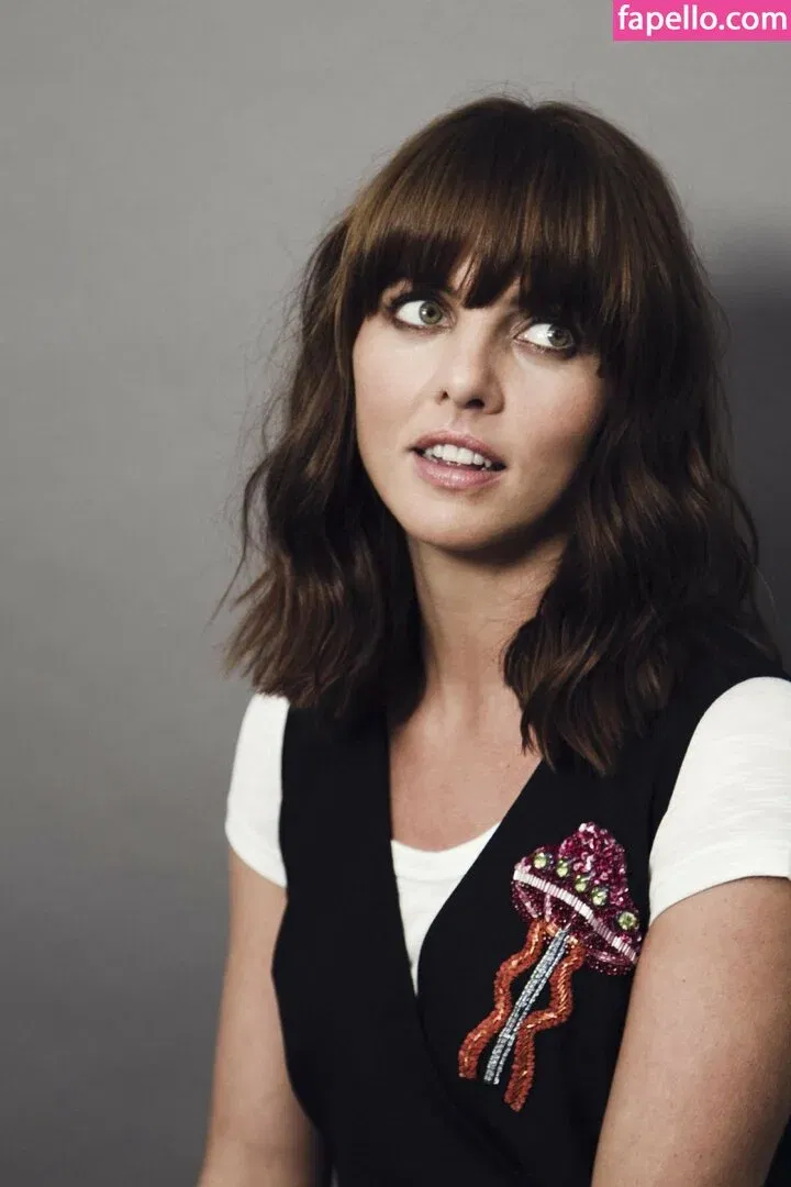 Ophelia Lovibond Onlyfans Photo Gallery 
