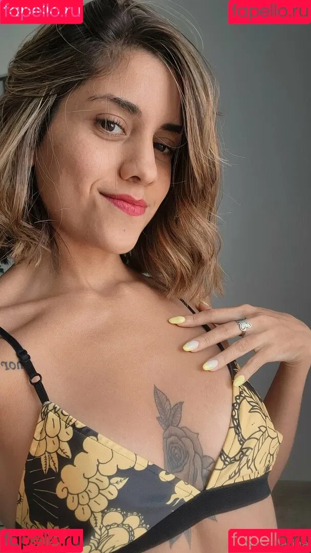 sara-latina Onlyfans Photo Gallery 