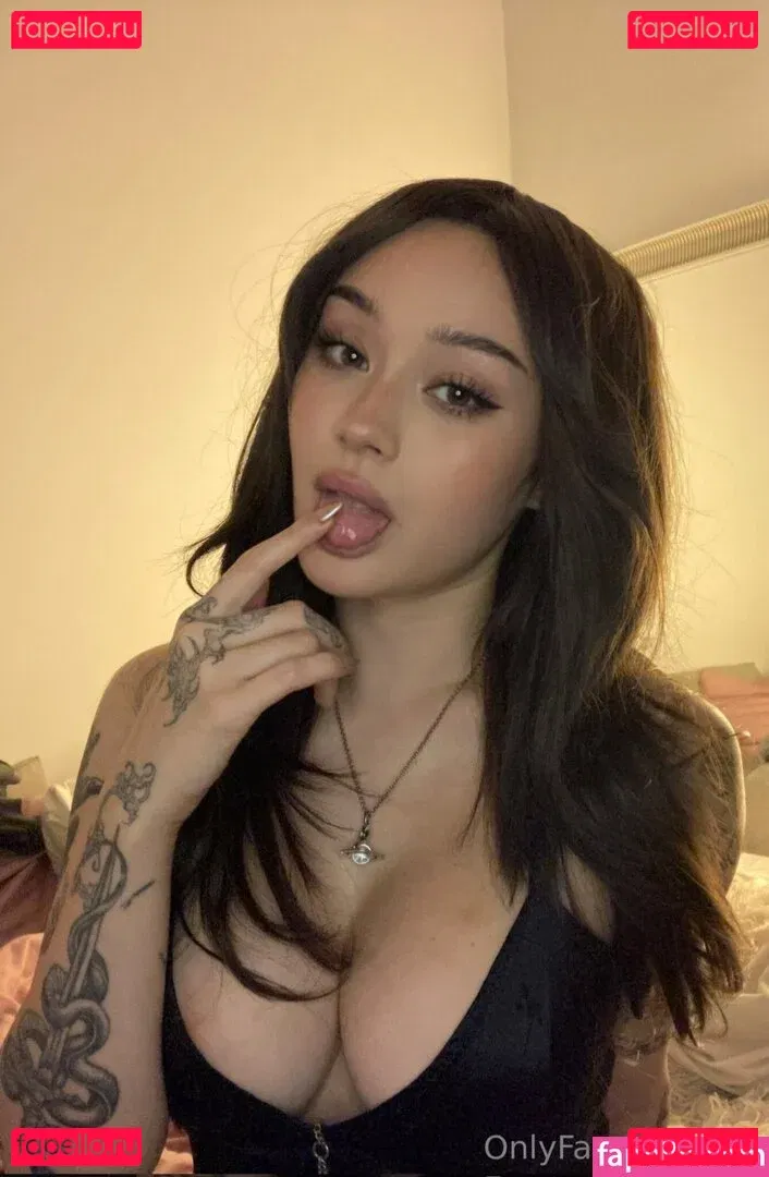 JadeyAnh Onlyfans Photo Gallery 