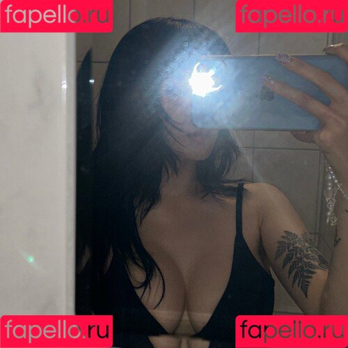 JadeyAnh Onlyfans Photo Gallery 